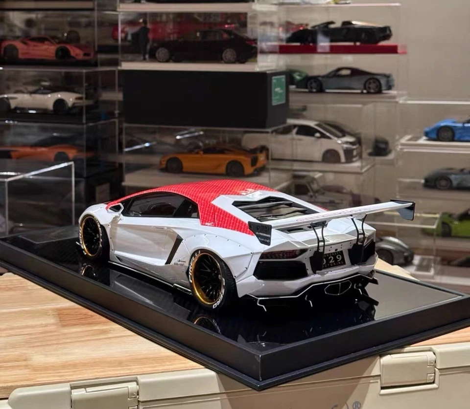 Lamborghini Aventador LBWK (Supreme x LV) [Davis & Giovanni] 1:12 scale - Image 3 of 4