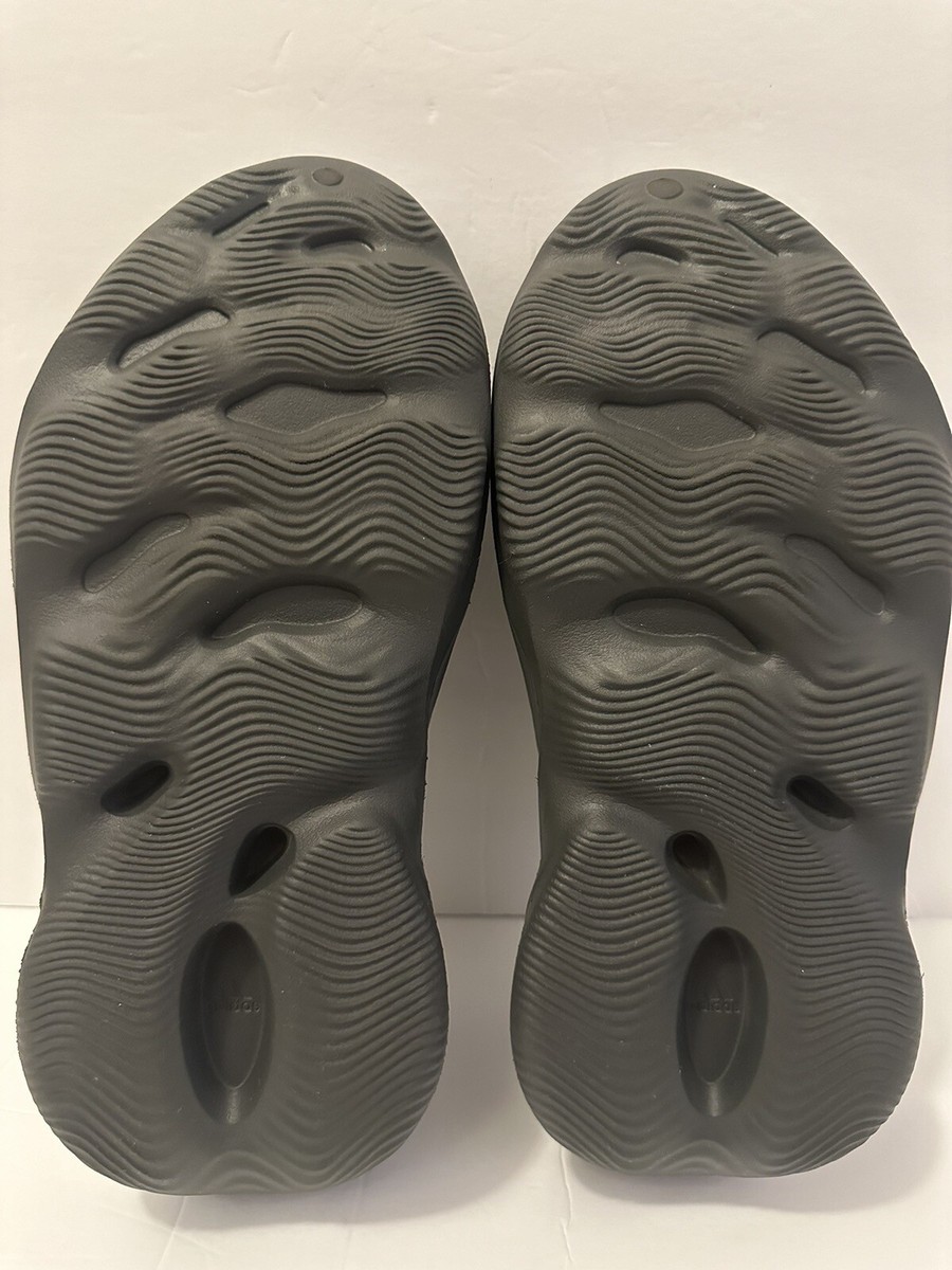 ★ Adidas ★ Yeezy Foam RNNR Carbon Adidas Yeezy Foam Runner RNNR 