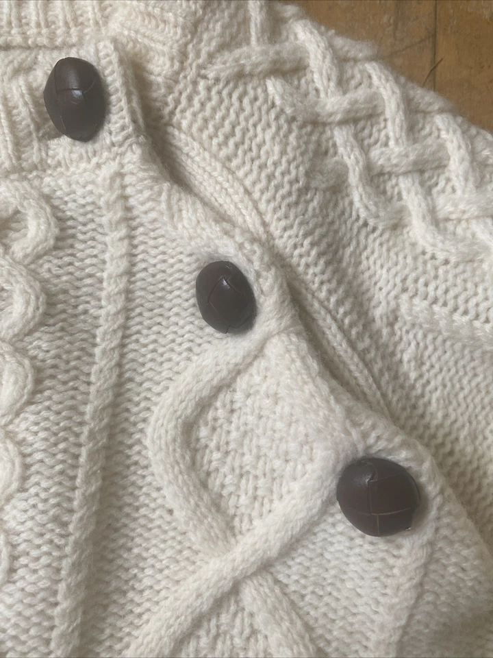 Suéter Merino Crewcuts L 10 Pullover Marfil Botón y Detalle Bordado Foto 3 de 4