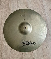 Zildjian avedis brillante incidente medio 18". Fori per rivetti sizzlers