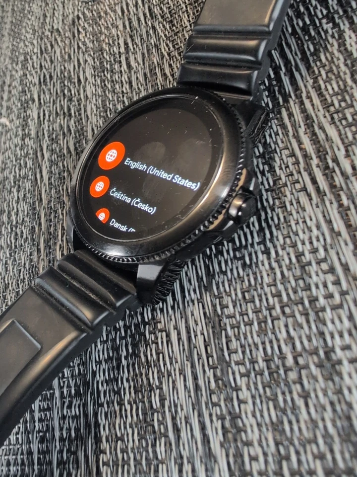 Fossil Gen 5E 44mm Black Case Silicone Band Smartwatch - Image 3 of 4