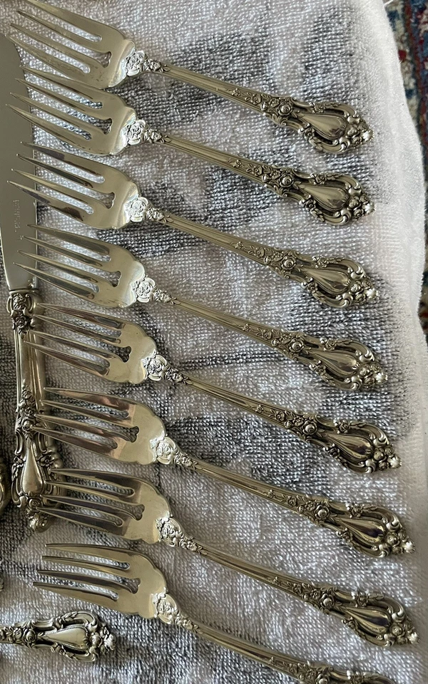 Lunt Eloquence Sterling Silver Flatware - Service for 8, practically NEW - Image 3 of 4