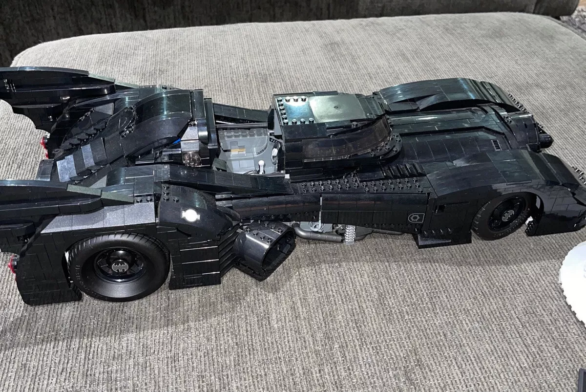 Lego DC Batman 1989 Batmobile 76139