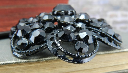 Vintage Signed Weiss Black Crystal Domed Flower Large Brooch - Picture 6 of 6