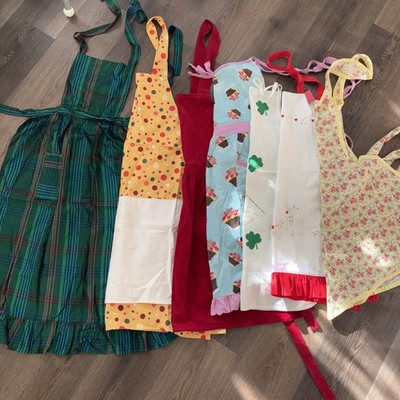 Lot Of 7 Aprons .