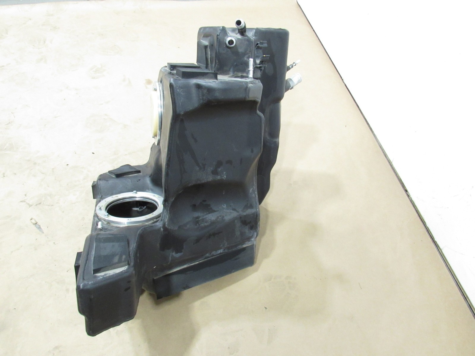 15-19 Ferrari 488 Spider 2017 Right Passenger Fuel Gas Reservoir Tank ;@2