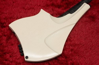 Meta Guitars Veil B4 Medium Scale E-Gitarre Beige 3,135kg Gebraucht