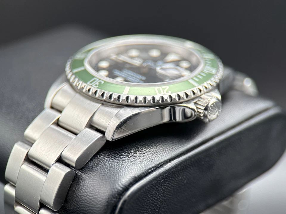 Reloj automático Rolex Submariner Date 16610LV Kermit esfera negra bisel verde 40 mm Foto 2 de 4