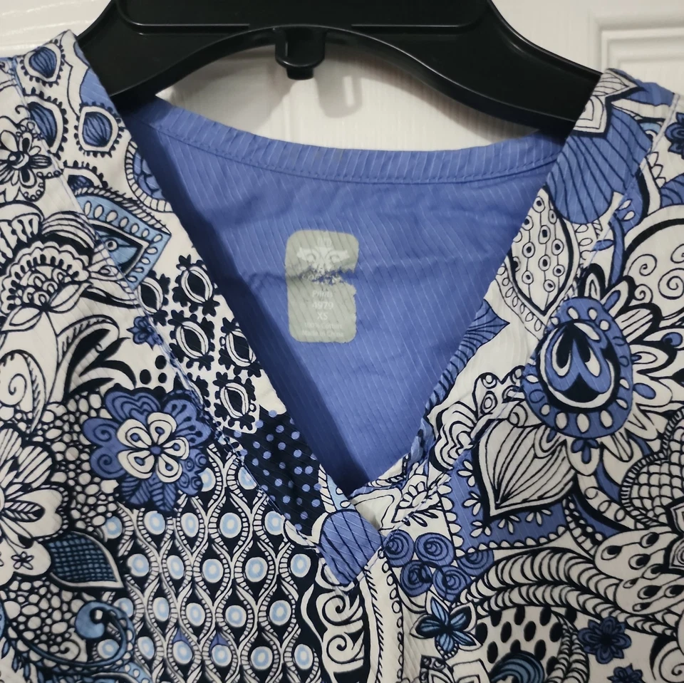 Scrubs, Scrub Top Women’s Size XS  Elastic Waist  blue floral Pattern - Image 3 of 4