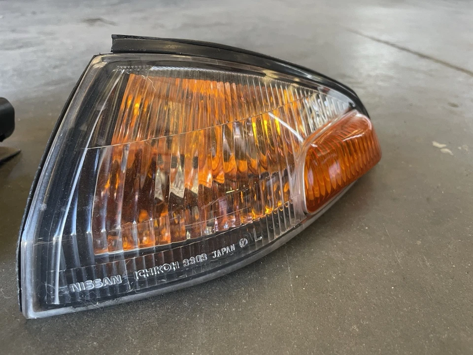 Señal indicadora de luz de esquina delantera Nissan Skyline R32 GTS JDM genuina usada Foto 2 de 4