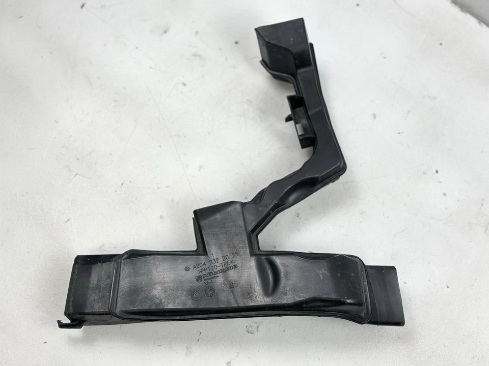 2008-2014 Mercedes-Benz C300 w204 Stove Duct A2048322025 - Image 2 of 4
