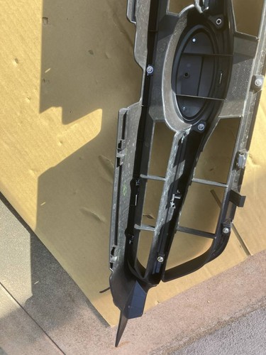 SUBARU Legacy BL5 Front Grill Genuine OEM Replacement Part - Picture 4 of 7