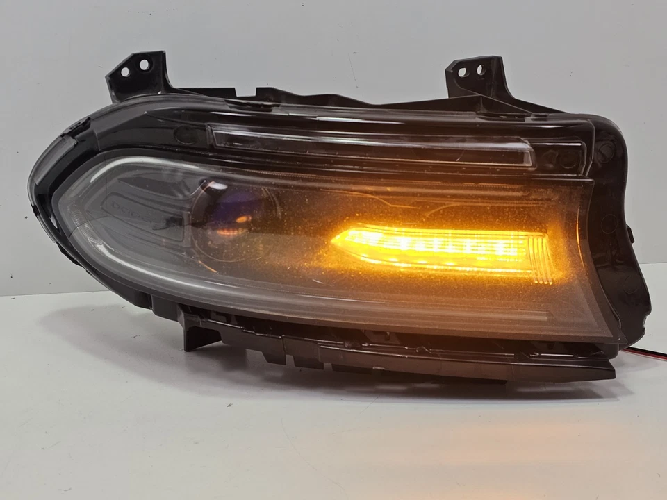 FARO CARGADOR DODGE 2015-2023 OEM LADO DERECHO PASAJERO HALÓGENO POLVO Foto 2 de 4
