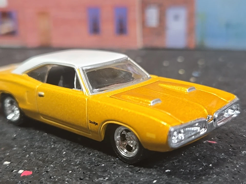 Hot Wheels Super Bee PERSONALIZADO, interior enegrecido. Pilotos reais 1:64, base de metal - Imagem 4 de 4
