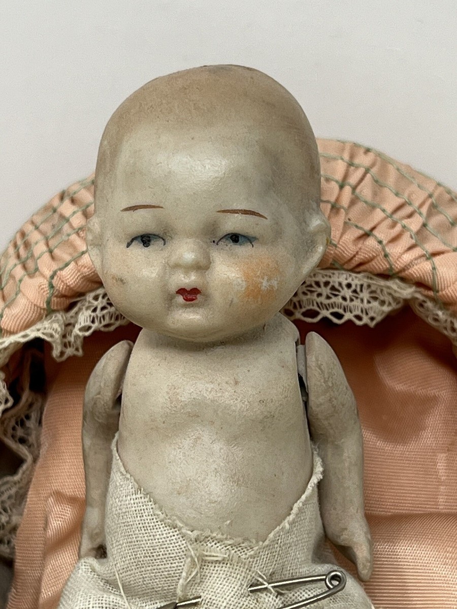 antique baby doll ୨୧ * 小さな陶器製 の女の子