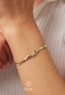14 Karat Gold Schlangenkette Initialen Armband, 2,5 mm Fischgrät Armband, Name Buchstabe