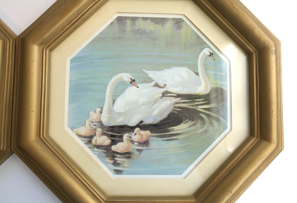 Vintage MCM Família de Cisnes Par Latão Look Octógono Madeira Quadro Arte Parede - Imagem 2 de 3