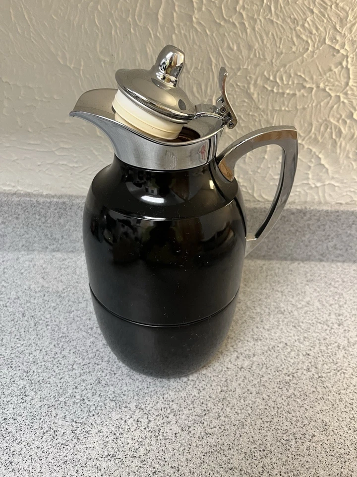 Jarra térmica Alfi Zitzmann Alemania Occidental cromada negra 1L mediados de siglo Foto 3 de 4