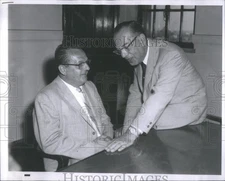 1960 Press Photo P.O. Chester Kuta and atty. Harry Busc- RSA45597