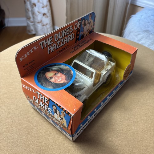 ERTL Dukes Of Hazzard “DAISY” Jeep 1981 1:25 scale General Lee Collectible - Picture 23 of 24