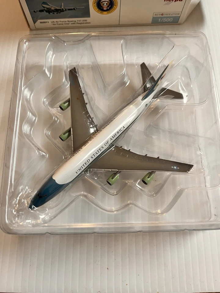 Herpa Wings Boeing 747-200 Air Force One 1:400 UNITED STATES OF AMERICA - Image 2 of 4