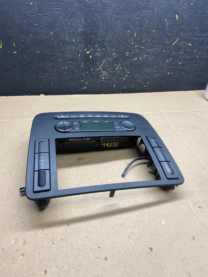 2004 to 2007 Ford Freestyle Monterey Climate Control Radio Bezel Trim T9231 DG - Image 4 of 4