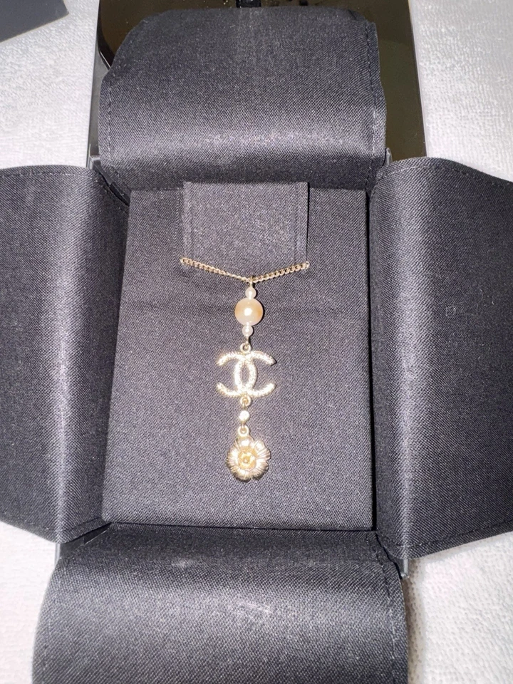 Collar Vintage Auténtico Chanel Perla Y Chapado en Oro CC Foto 4 de 4
