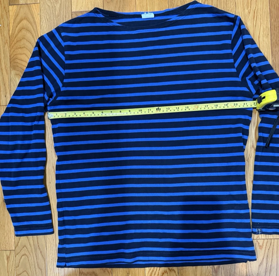 Camisa de manga larga negra y azul con ruedas Foto 4 de 4