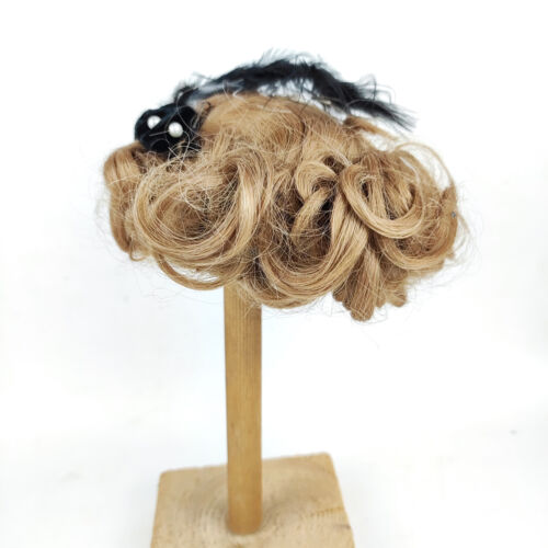 Vintage doll wig, 8.5" to 9", artificial hair, blonde, medium length hair, curls - Picture 3 of 6