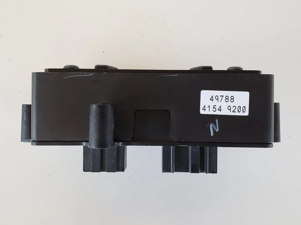 03-06 Cadillac Escalade ESV 10376712 Control de temperatura del asiento delantero Foto 3 de 4