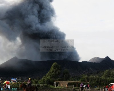 MOUNT BROMO VOLCANO ERUPTION INDONESIA 2019 8X10 PHOTO