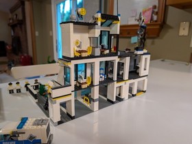 LEGO CITY: Police Headquarters Complete Set & Instructions No Box Retired - 7744