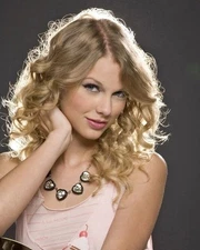 Pop Singer Taylor Swift Glossy Photo Celebrity Print Alternative Music 8x10