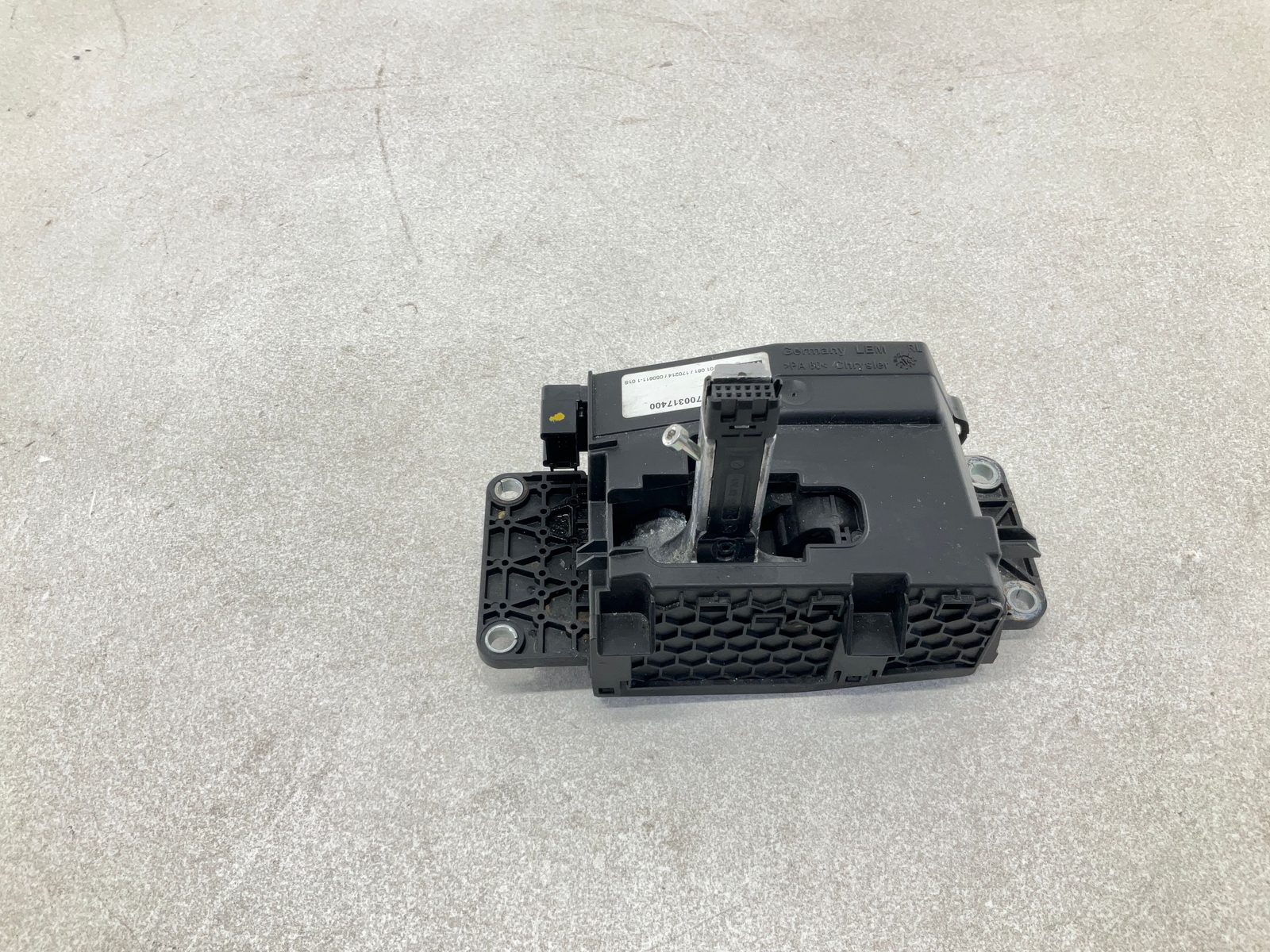 17-20 MASERATI Levante Center Console AT Floor Gear Shifter Selector Lever OEM C