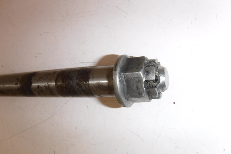 Honda CB750F 1977 eje trasero llanta trasera eje perno pivote Foto 3 de 4