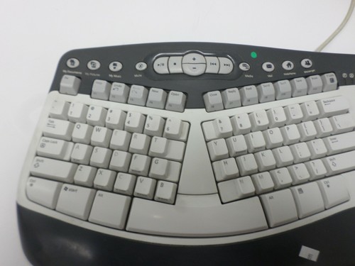 Microsoft Natural Multimedia Keyboard 1.0A RT9470 vtg ergonomic PS2 wired - Picture 4 of 7
