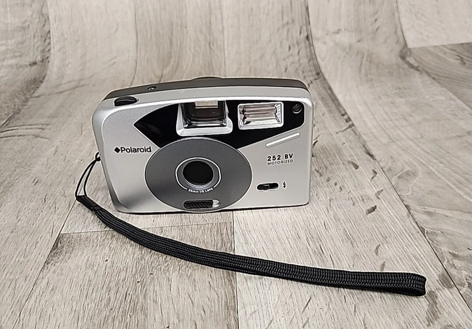 Polaroid 252 BV Motorized 35mm 1/8 Lens Film Point & Shoot Camera Silver - Image 2 of 4
