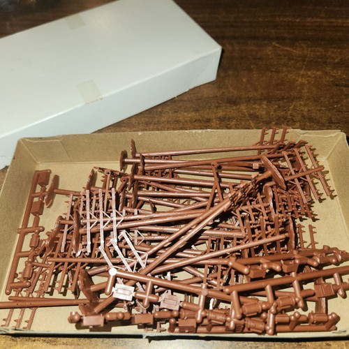 KIT TREN MODELO HO POSTES TELEFÓNICOS ATLAS, caja dice 12 pero hay 35 - Imagen 3 de 3