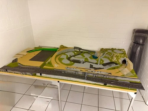 Noch 81580 Fertiggelände H0 + 81950 Anbau links + 81980 Vorfeld mit Alu-Gestellt