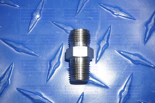 HY-LOK 3/8" TUBE TO 1/4" NPT STRAIGHT MALE TO MALE 316 SST CMC6-4N-S316