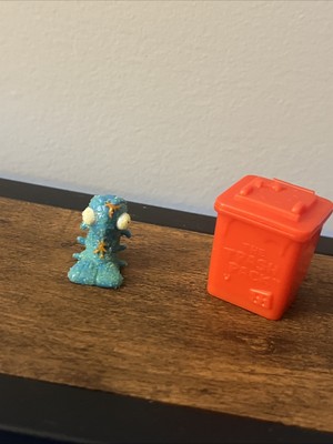 Great Condition! Sandy Trash Pack Ultra Rare Series 4 Stinky Shrimpy #693 (Blue)