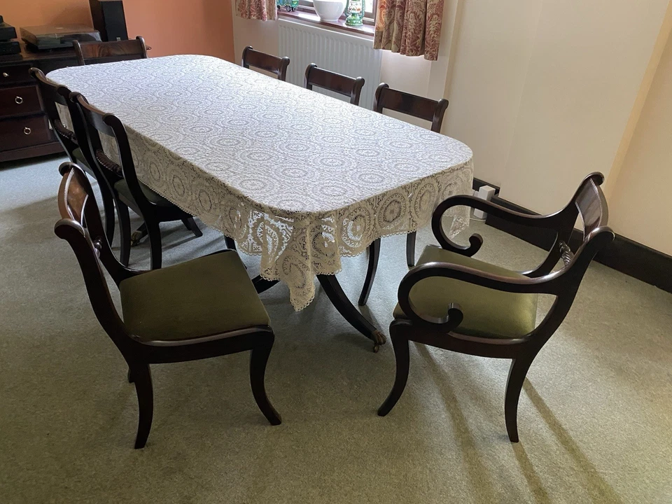 Hardwood Dining Room Table And Eight Chairs. Excellent Condition. - Image 3 of 3
