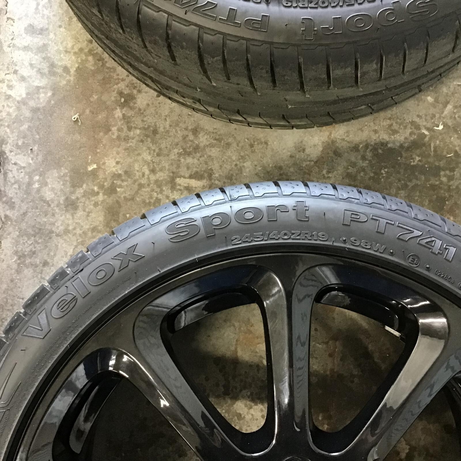 2004-2012 MASERATI QUATTROPORTE Set 4 W/ Caps Wheels with new tires 19 Inch