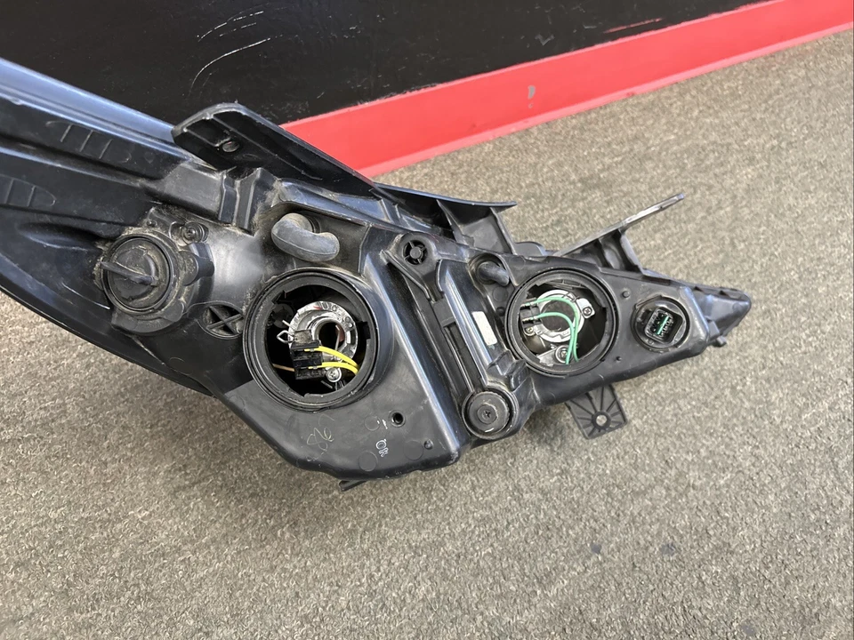 Conjunto de faros izquierdos Hyundai Sonata 2011-2014 borde blanco plateado Foto 4 de 4