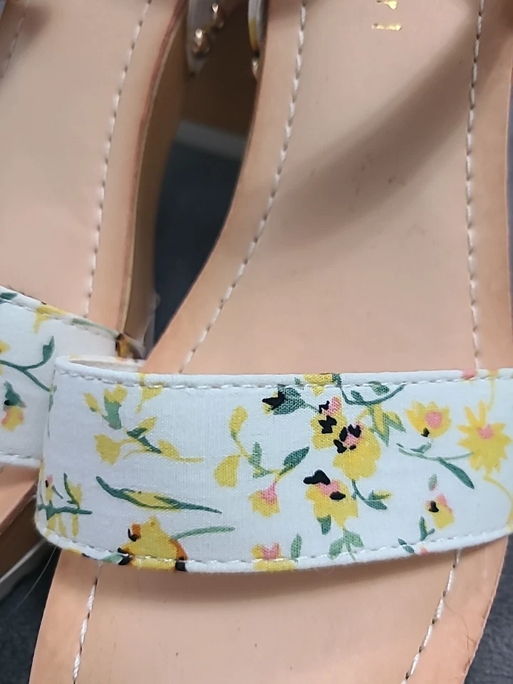 Sandalias de tacón alto Madden Girl talla 6 M con patrón de flores  Foto 3 de 4