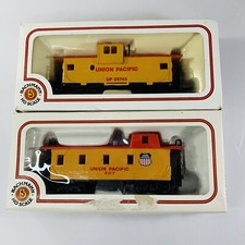 Bachmann HO Scale Union Pacific Wide Vision Caboose Lot 25743 And 207 W Boxes