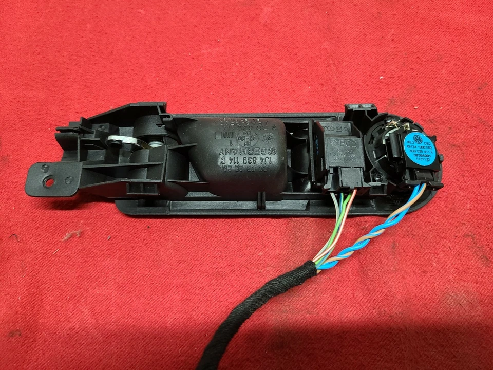 1998 - 2005 Volkswagen Passat - Rear Right Interior Door Handle - 3B0839114 - Image 3 of 4