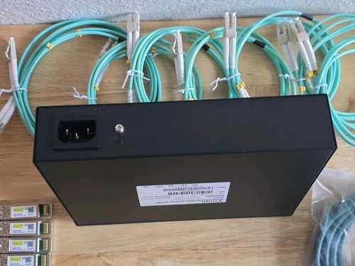 COMBO Vimin 8 Port 10G SFP+ 8 SFP+ 7 OPTICAL CABLES 1 RJ45 CABLE RACKMOUNT SW - Picture 6 of 13