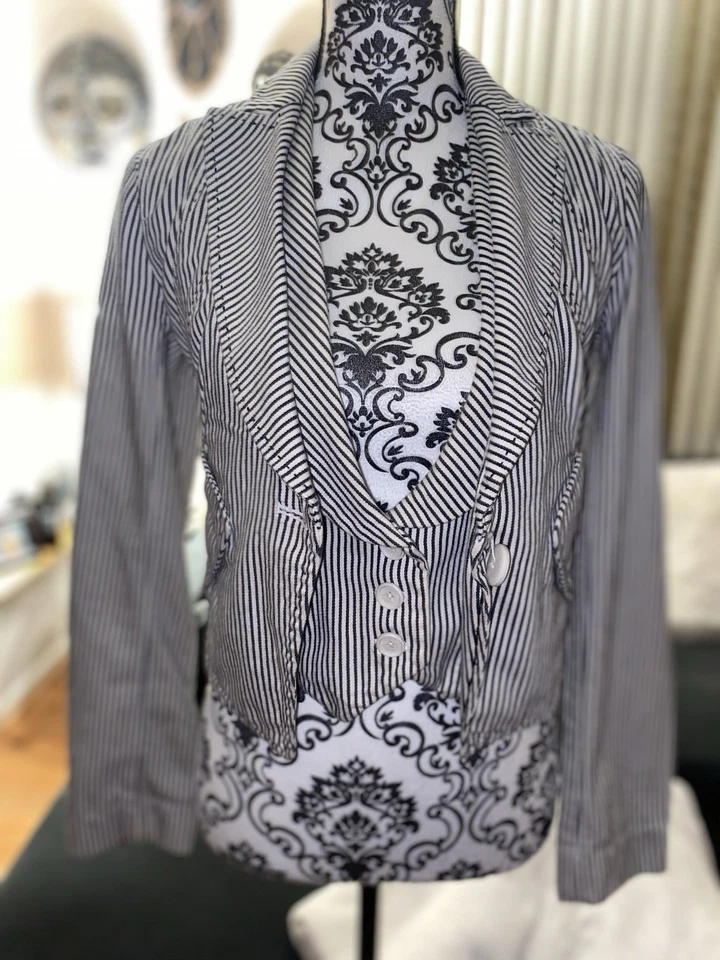 Conjunto Blazer y Chaleco Mujer Armani Exchange Talla M Azul Marino y Blanco Rayas Usado Foto 2 de 4
