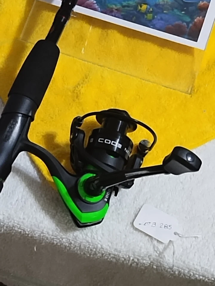 Nueva caña de pescar giratoria Zebco Annihilator 7'med 6-12lb y carrete 13 código neón Foto 2 de 4